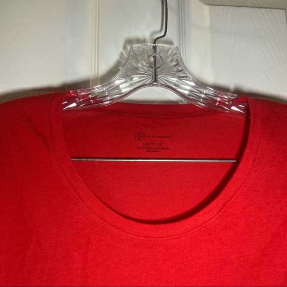 NWT No Boundaries Red Scoop Neck Long Sleeve Tee L - Picture 3 of 9
